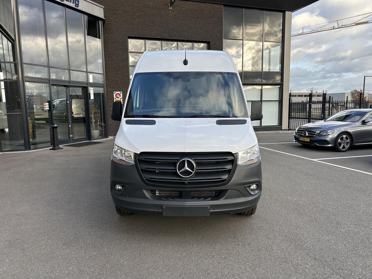 Mercedes-Benz SPRINTER 317 CDI L2 H2 Automaat / 360 Camera / MBUX / Navigatie / Cruise control / Airco / 270 Graden achterdeuren