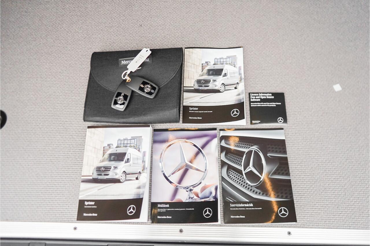 Mercedes-Benz SPRINTER 319 1.9 CDI L2H2 RWD 2x Schuifdeur Distronic Camera Navi Trekhaak 3.5T