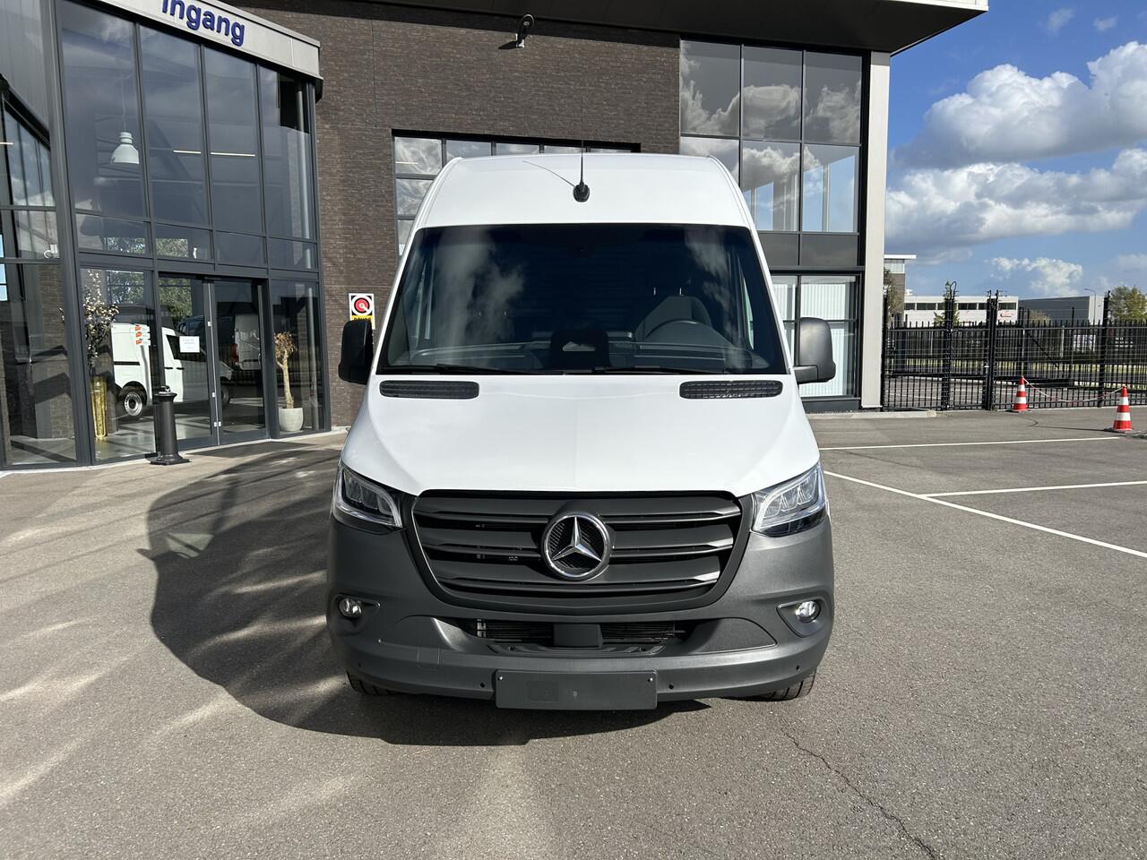 Mercedes-Benz SPRINTER 317 CDI L2 H2 PRO Facelift / LED / MBUX / Navigatie / Camera / Parkeersensoren / Cruise control / Airco / 270 Graden achterdeuren