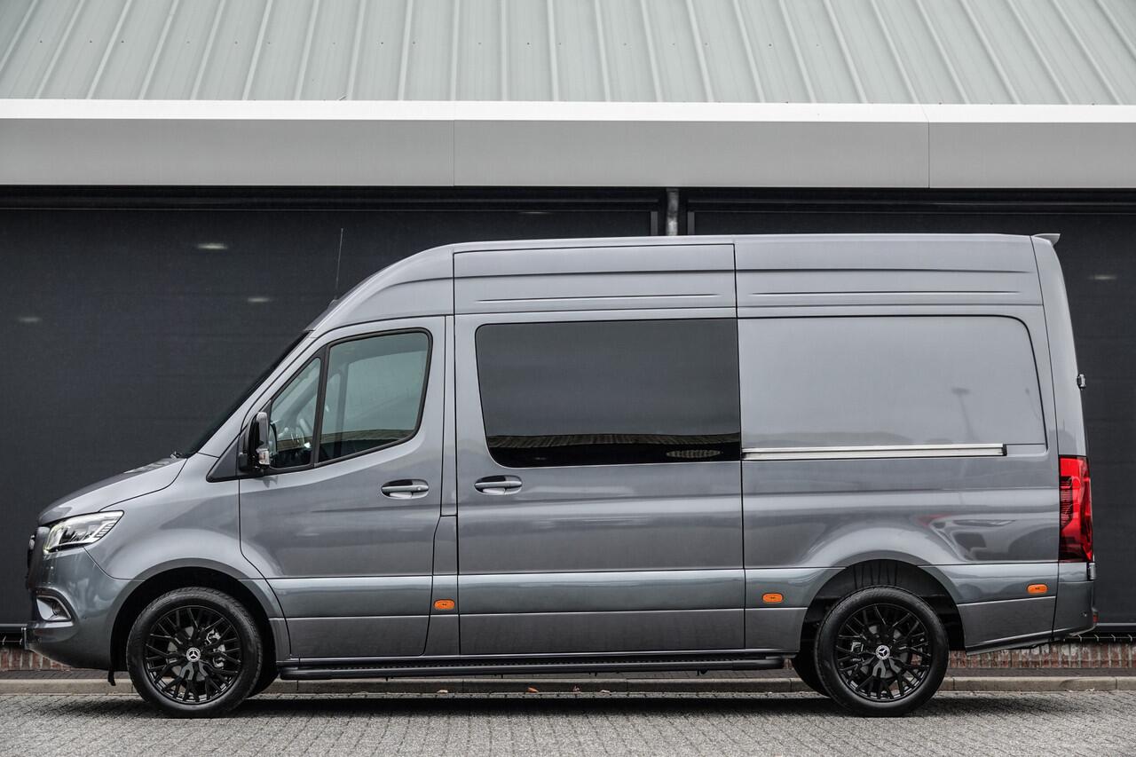 Mercedes-Benz SPRINTER L2H2 319Cdi 190Pk 9G-Tronic | Dubbel Cabine | 5-Persoons | RWD | 2x Schuifdeur | 360° Camera | Treeplanken | Selenietgrijs