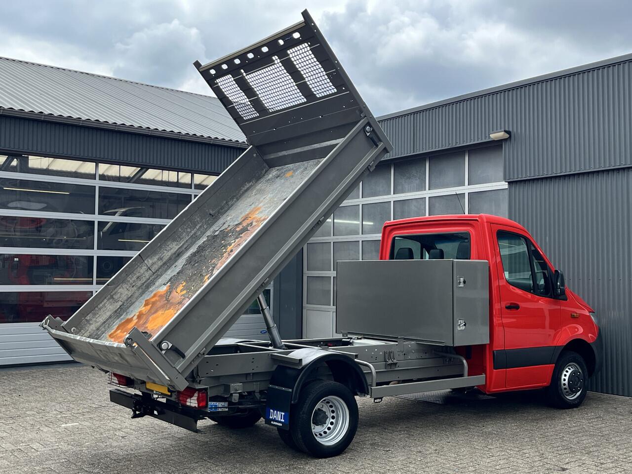 Mercedes-Benz SPRINTER 514 2.2 CDI Kipper Airco Trekhaak 3500kg trekgewicht Telefoonverbinding 3-Persoons Gereedschapskist Kieper Open laadbak Bpm vrij voor particulier gebruik!!