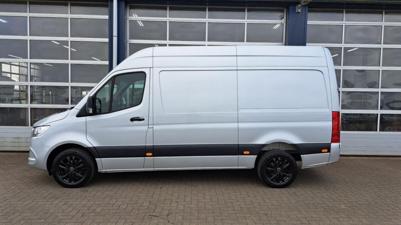 Mercedes-Benz SPRINTER 319CDI 3.0V6 190PK L2H2 / M-Bux / 3.500kg Trekhaak / Leer / Dis