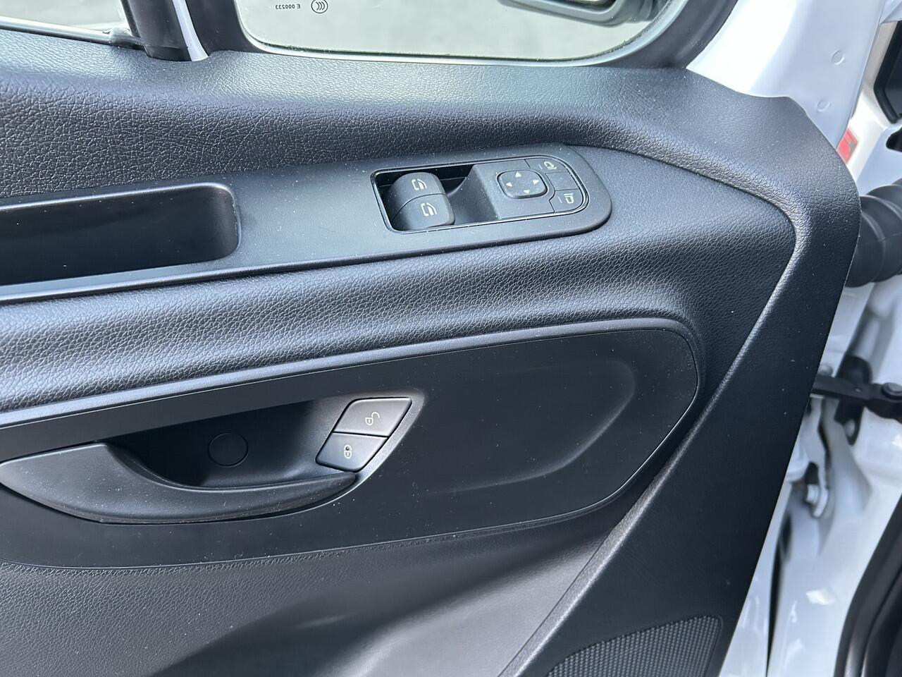 Mercedes-Benz SPRINTER 317 CDI L2 H2 Trekhaak / MBUX / Navigatie / Camera / Cruise control / Airco / 270 Graden achterdeuren