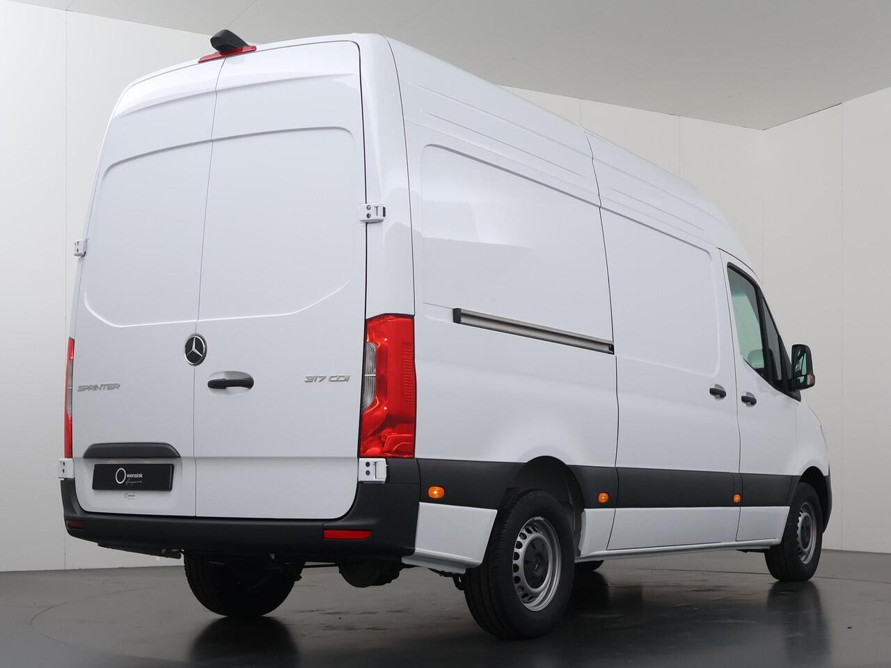 Mercedes-Benz SPRINTER 317 CDI | L2 H2 | Aut. | RWD | PRO | BPM VRIJ! | 3500 KG AHW | CARPLAY | ANDROID AUTO | 3-ZITS | CRUISE | CAMERA | AIRCO | SPOORASSISTENT | DODEHOEKDETECTIE |