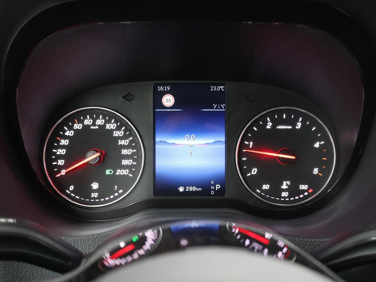 Mercedes-Benz SPRINTER 315 | Aut. | L2 H2 | RWD | PRO | 3500 KG. AHW | Airco | Cruise Control | 3500 KG. AHW | Carplay / Android Auto | Dodehoekassistent | Lane-Assist | Multifunctioneel Stuurwiel | 3-zits |