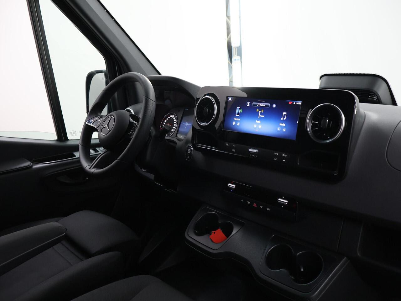 Mercedes-Benz SPRINTER 317 CDI L2 H2 RWD PRO | Achteruitrijcamera | Smartphone integratie pakket | 10.25" MBUX Systeem | 3500 KG Trekgewicht |