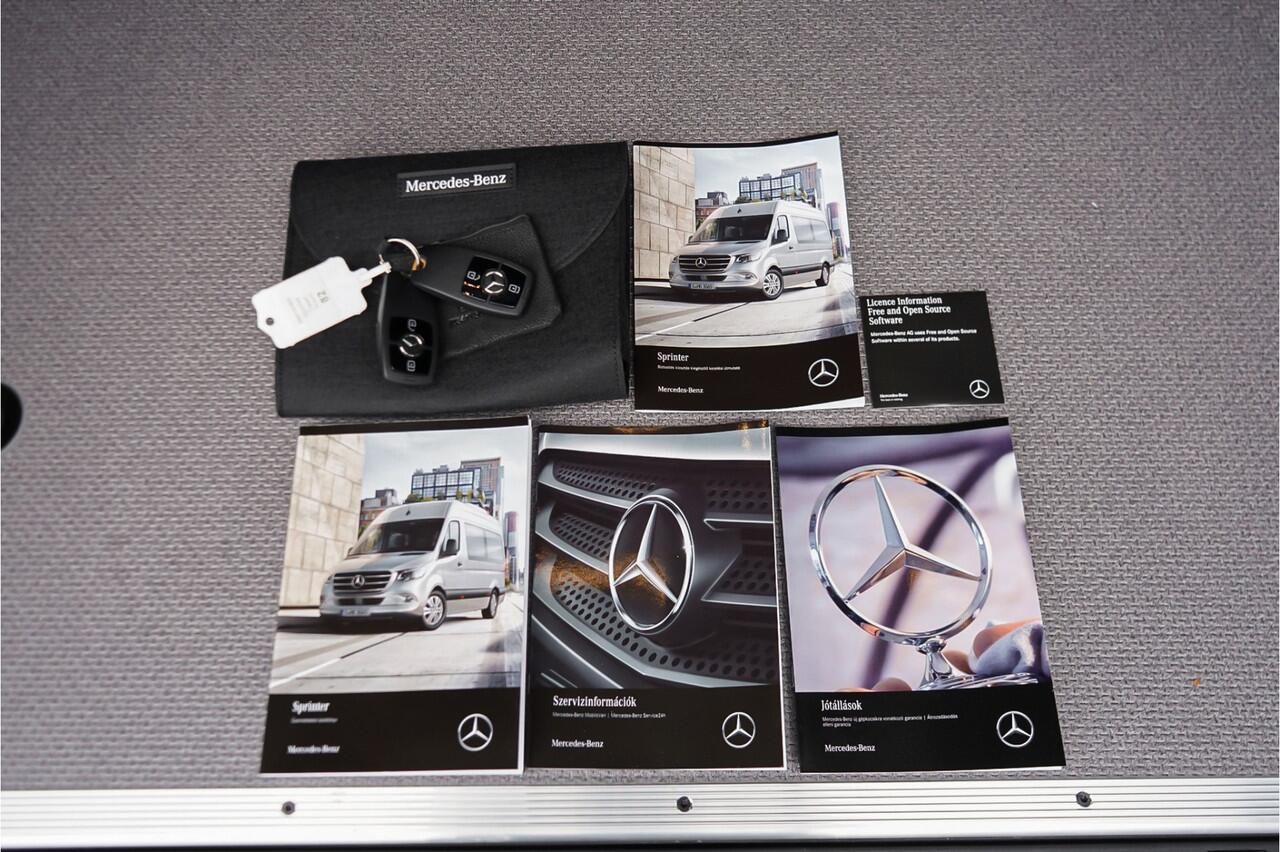 Mercedes-Benz SPRINTER 319 1.9 CDI L2H2 RWD Panamericana Black Pack 2x Auto Schuifdeur Distronic Camera Navi Trekhaak 3.5T