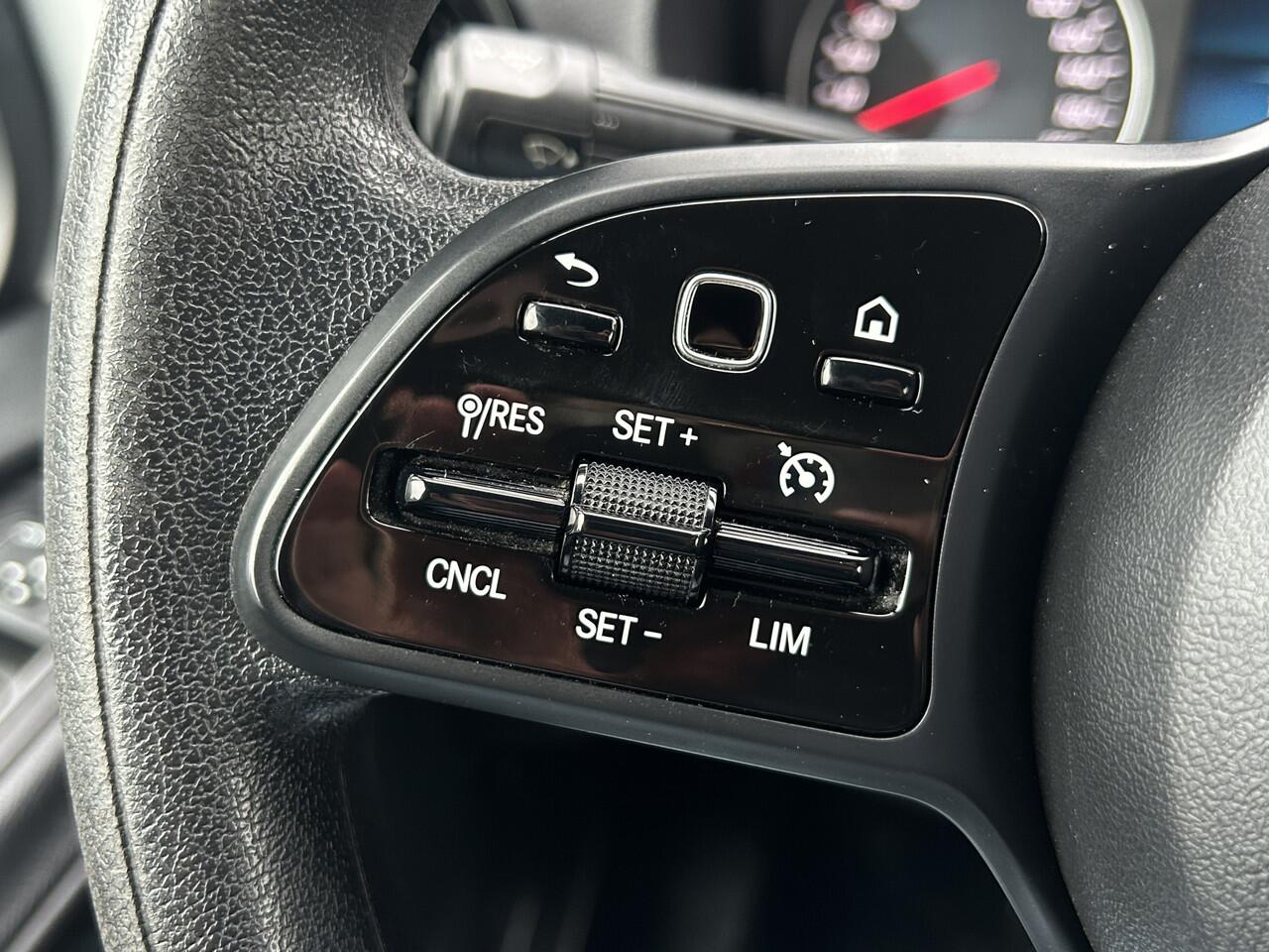 Mercedes-Benz SPRINTER 317 CDI 170 PK / L2H2 / AUTOMAAT / 270 A DEUREN / AIRCO / CRUISE / APPLE CARPLAY / 3-ZITS / CAMERA