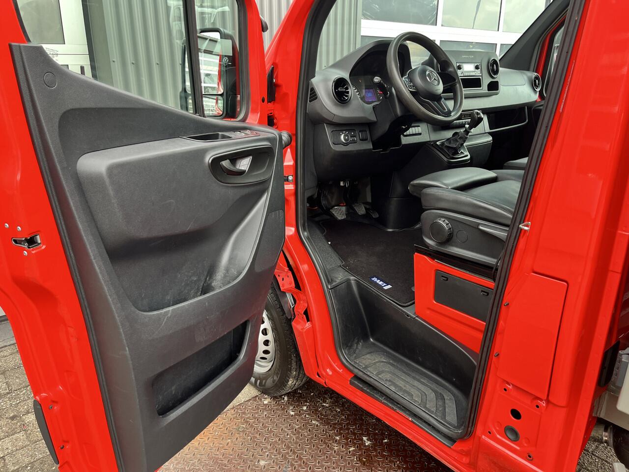 Mercedes-Benz SPRINTER 514 2.2 CDI Kipper Airco Trekhaak 3500kg trekgewicht Telefoonverbinding 3-Persoons Gereedschapskist Kieper Open laadbak Bpm vrij voor particulier gebruik!!