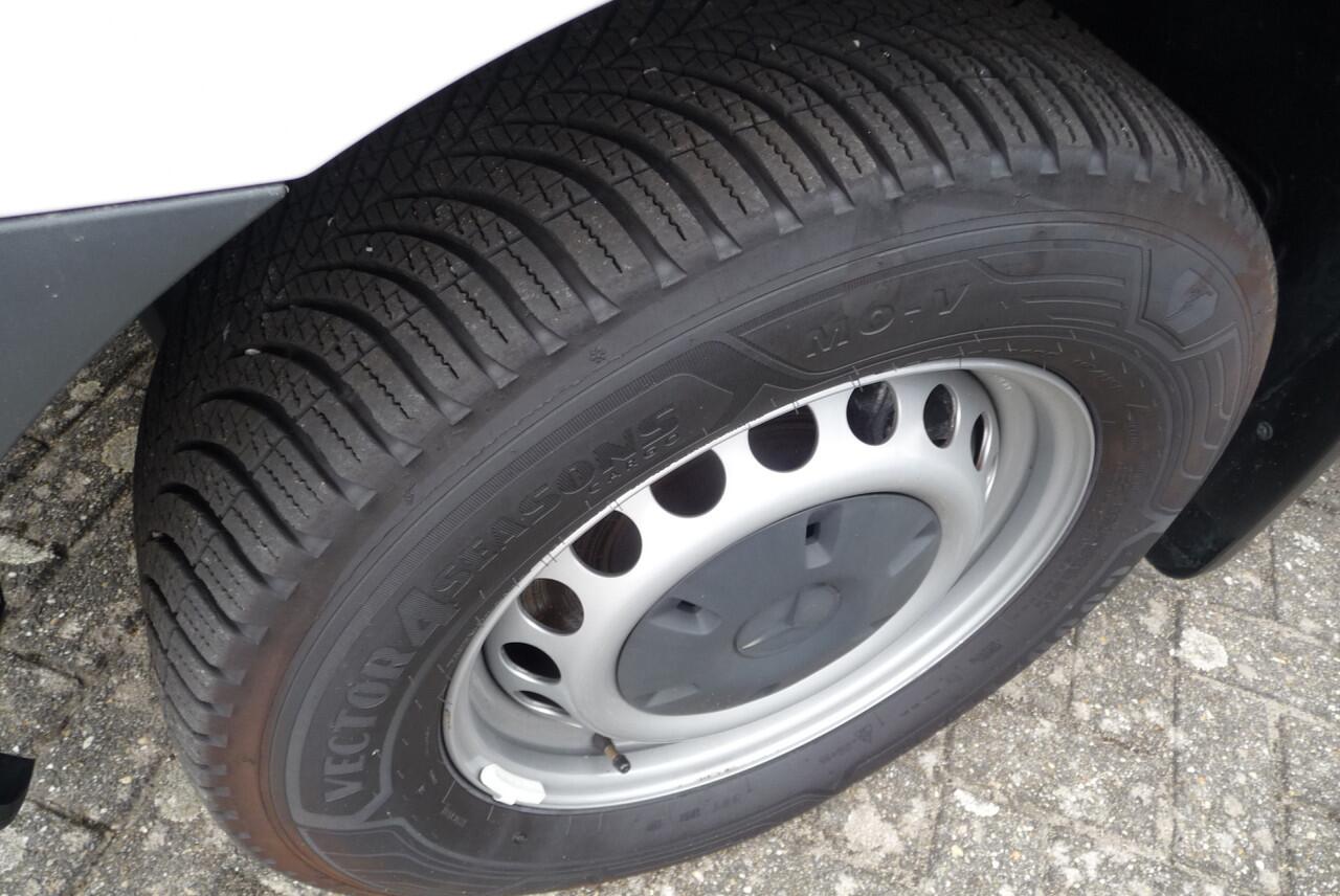 Mercedes-Benz SPRINTER 315 1.9 CDI RWD DC trekhaak3.5 t , 7 zits 366 WB laadbak 2.70 m