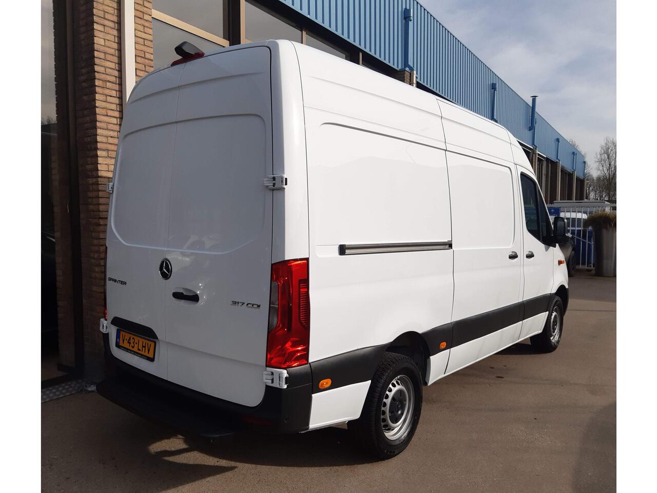Mercedes-Benz SPRINTER 317 CDI L2H2 RWD MBux Camera PDC Navi Airco Cruisecontrol - ZONDER KRASSEN OF DEUKEN -