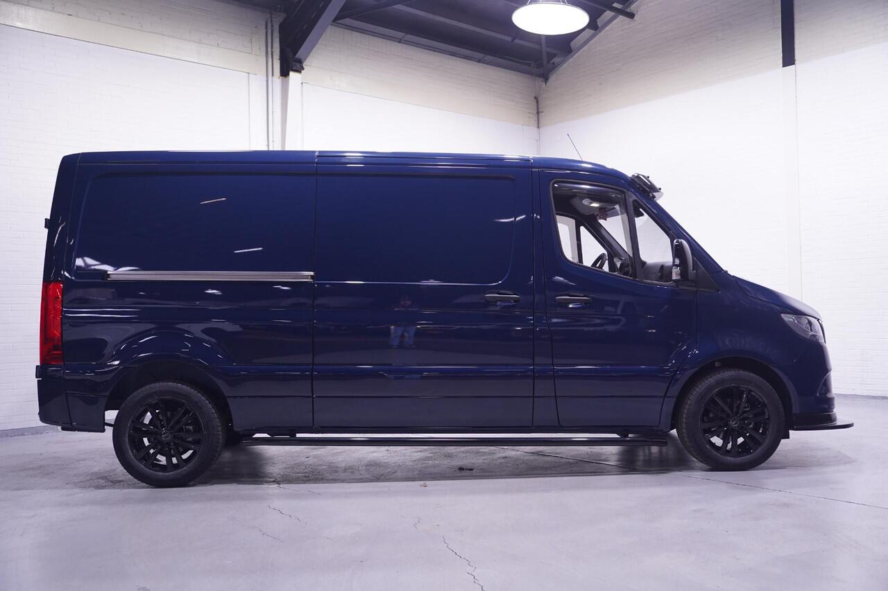 Mercedes-Benz SPRINTER 215 CDI 150 pk L2H1 Black&Blue Edition 18' LMV Airco, Zwarte Grille + Spiegelkappen, Zonneklep, 2-Zits, Nieuw