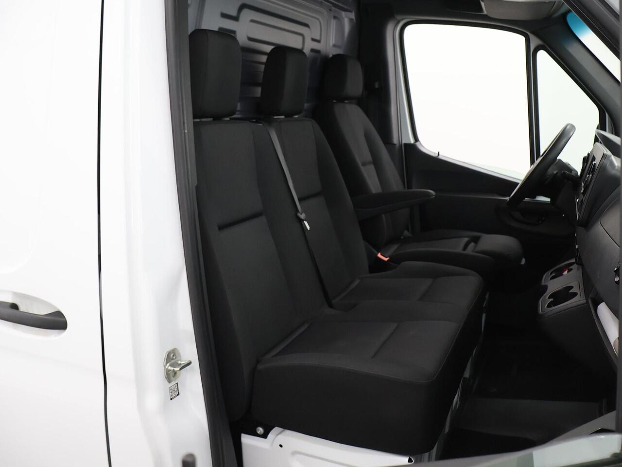 Mercedes-Benz SPRINTER 315 CDI L3 H2 | Aut. | Carplay | 3500kg trekgewicht | Parkeercamera | Airco | Comforstoel bestuurder| Spiegelpakket | 3-zits | Certified