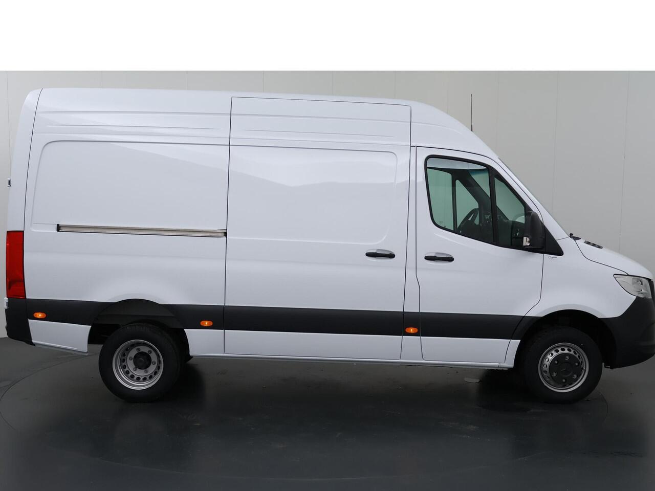Mercedes-Benz SPRINTER 517 CDI L2 H2 Pro 5.0t | C1 Rijbewijs | Smartphone integratie pakket | Dubbel Lucht | Tachograaf |