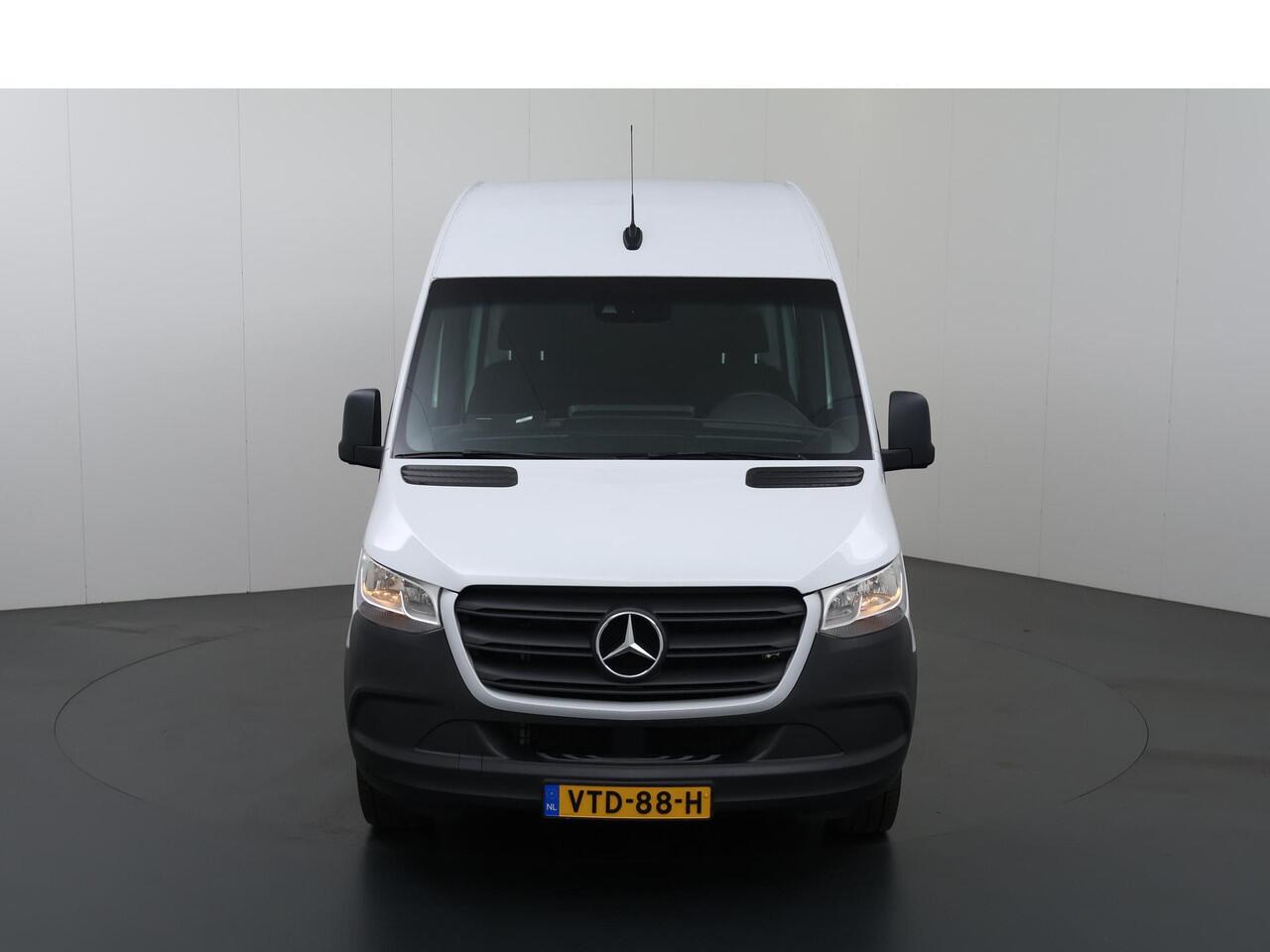 Mercedes-Benz SPRINTER 315 CDI | L2 H2 | RWD | Aut. | DUBBEL CABINE | NL AUTO | DEALER ONDERHOUDEN | 6-ZITS | 2800KG TREKHAAK | GROOT NAVIGATIE 10.25" | CAMERA | CRUISE | AIRCO | BETIMMERDE LAADRUIMTE | CARPLAY | ANDROID AUTO