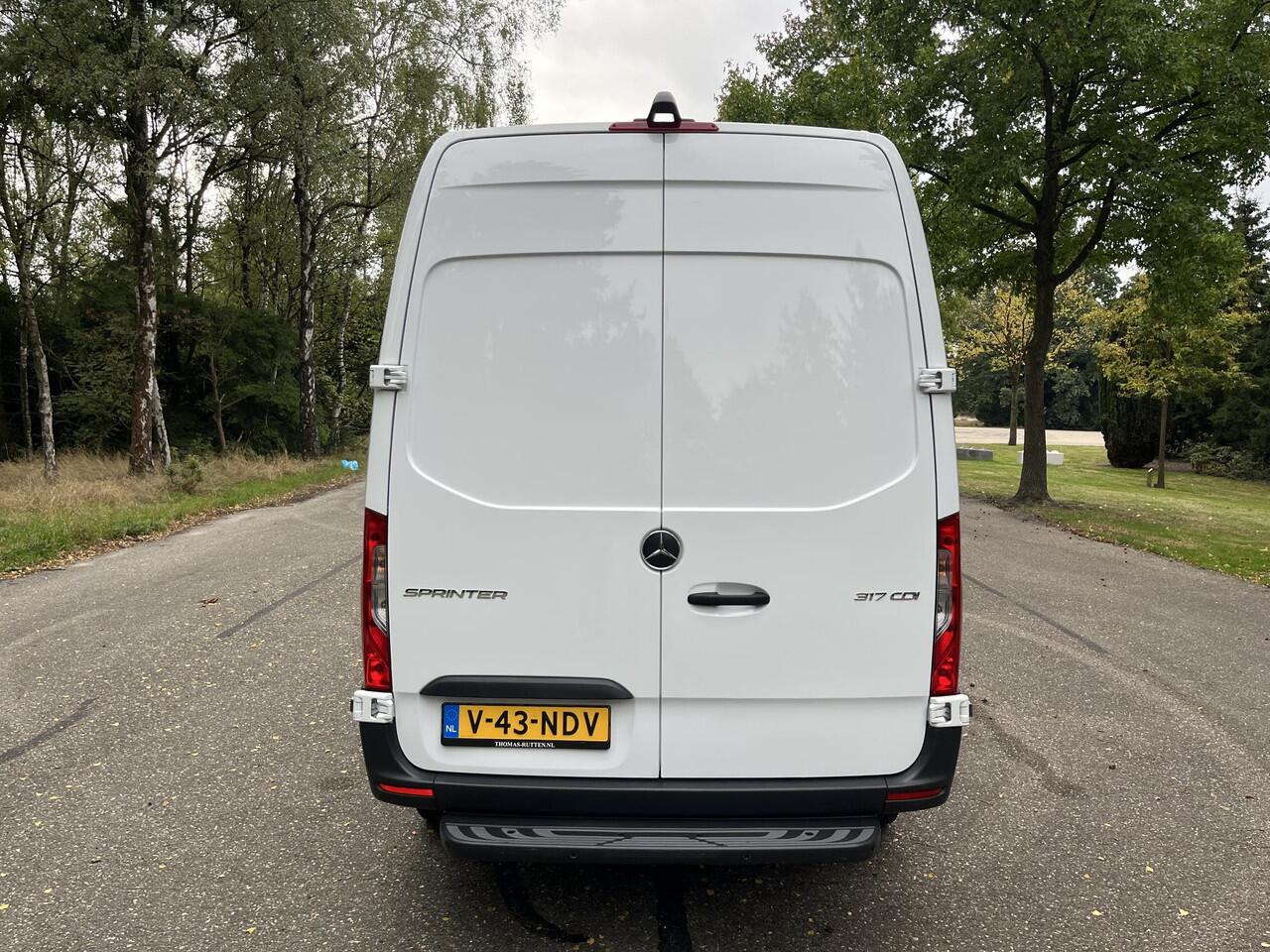 Mercedes-Benz SPRINTER 317 1.9 CDI L2H2 RWD Functional 2022 | Navigatie | Cruise controle | Stoelverwarming | Airco | Multifunctioneel stuurwiel | 6 versnellingen | Camera | Boekjes |