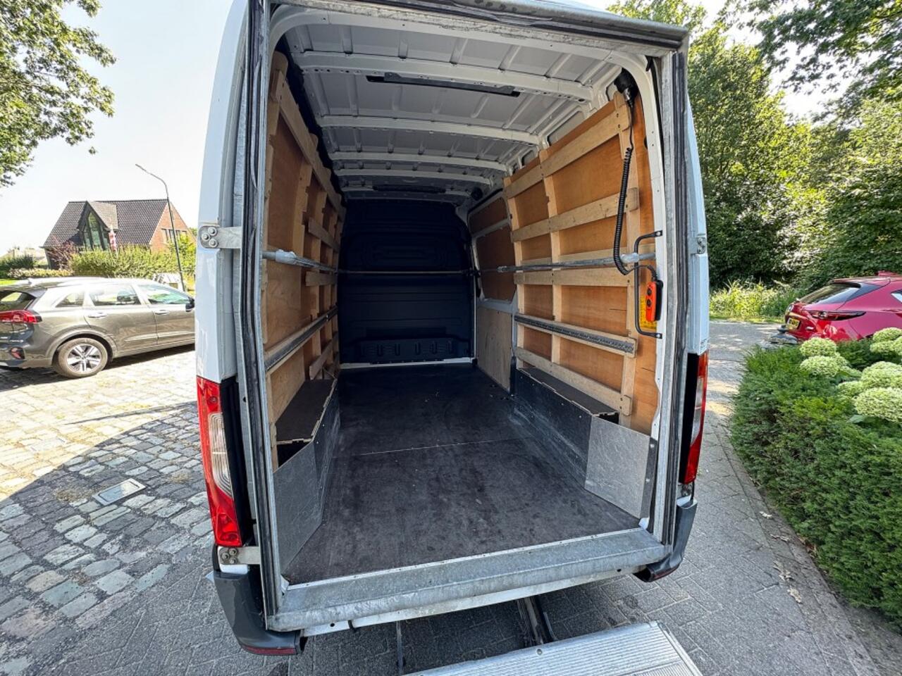 Mercedes-Benz SPRINTER eSprinter L2H2 55 kWh 3-p hollandia laadklep ecc,sidebar,lmv,pdc