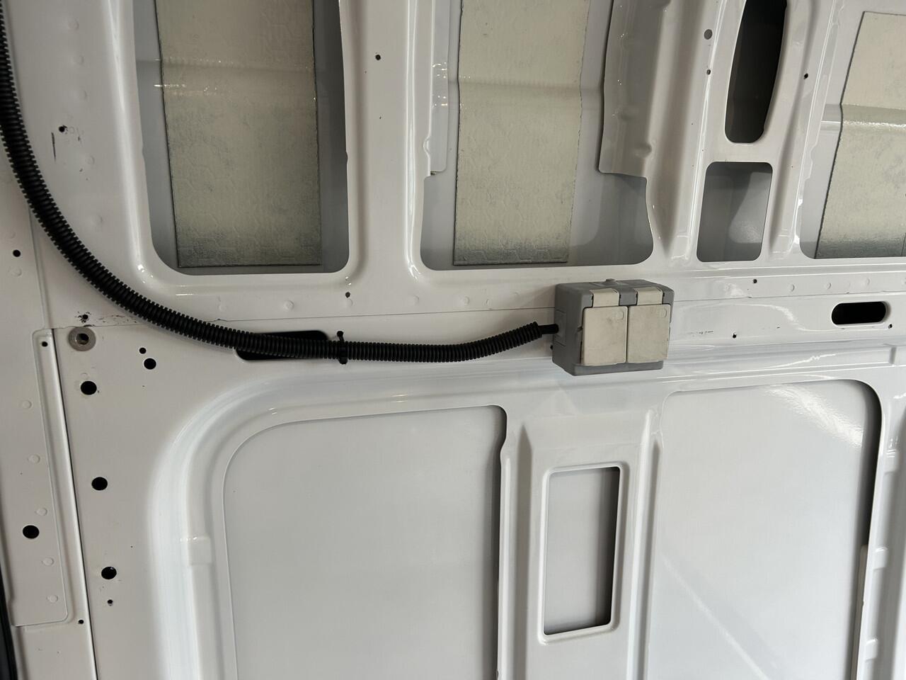 Mercedes-Benz SPRINTER 317 CDI L2 H2 2800KG Trekhaak / MBUX / Camera / Navigatie / Stand kachel / Airco / 270 Graden achterdeuren