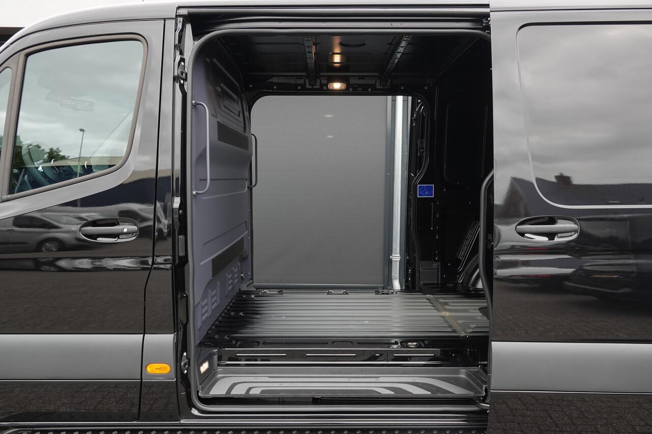 Mercedes-Benz SPRINTER 4x4 319Cdi 190Pk 9G-tronic | L2H1 | 2x Schuifdeur | 4WD | AWD | Bullbar | Treeplanken | 18'' All Terrain | Obsidian Black