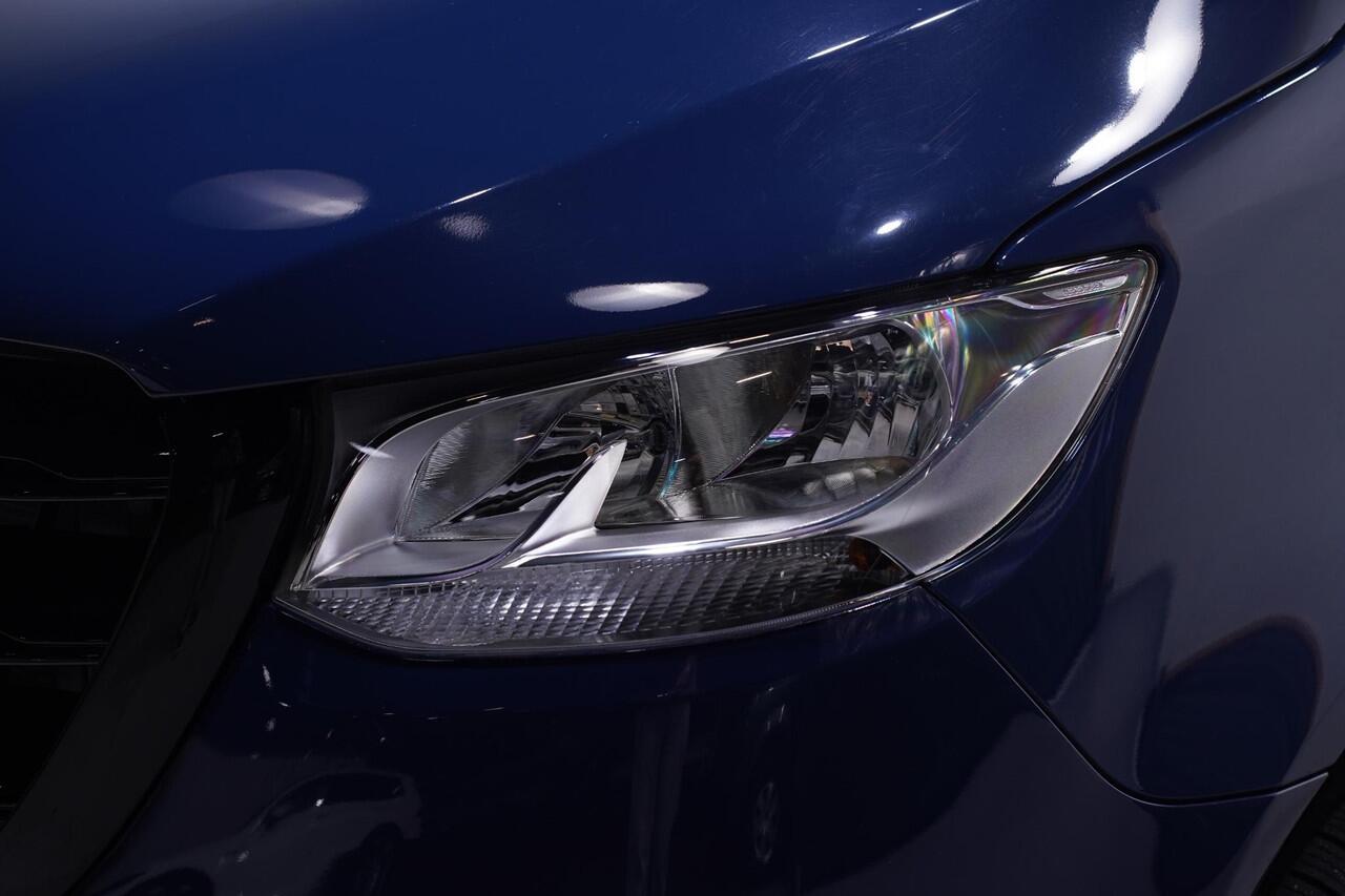 Mercedes-Benz SPRINTER 215 CDI 150 pk L2H1 Black&Blue Edition 18' LMV Airco, Zwarte Grille + Spiegelkappen, Zonneklep, 2-Zits, Nieuw