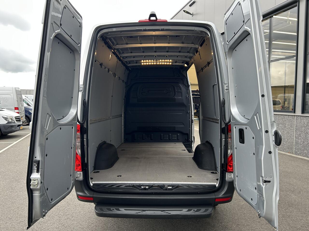 Mercedes-Benz SPRINTER 317 CDI L2 H2 MBUX / Camera / Carplay navigatie / Cruise control / Airco