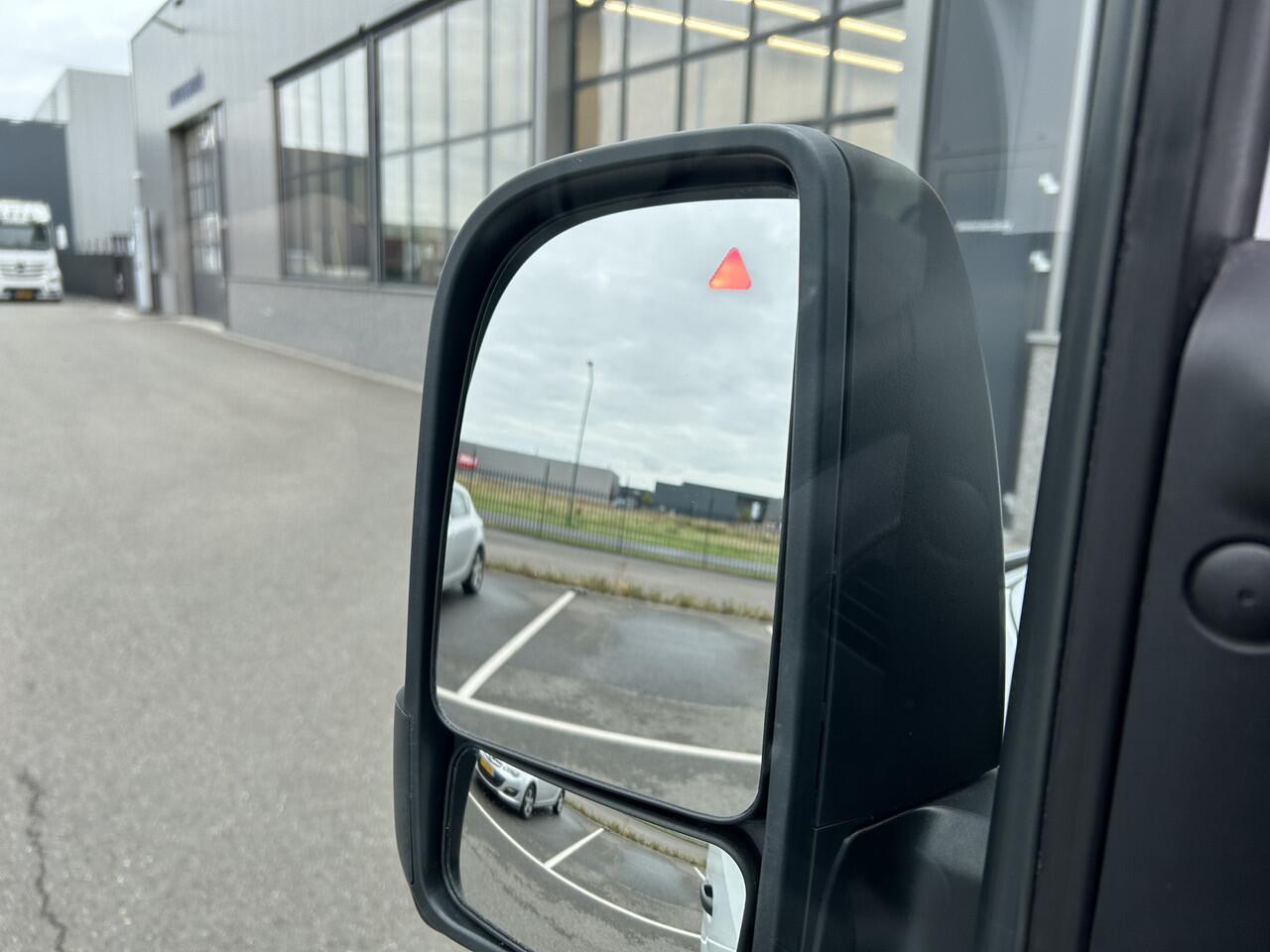 Mercedes-Benz SPRINTER 317 CDI L2 H2 PRO / LED / MBUX / Navigatie / Camera / Parkeersensoren / Cruise control / Airco / 270 Graden achterdeuren