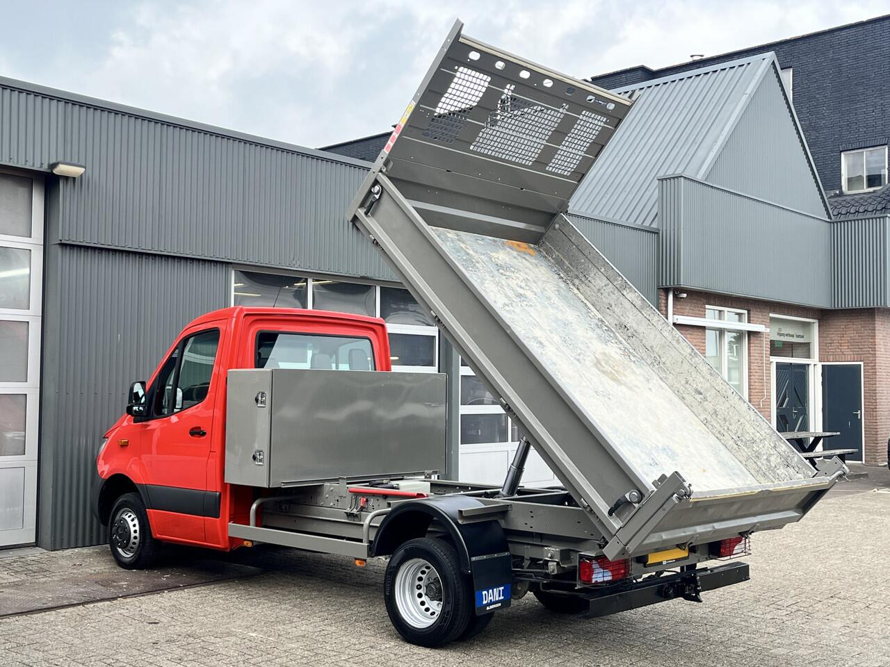 Mercedes-Benz SPRINTER 514 2.2 CDI Kipper Airco Trekhaak 3500kg trekgewicht Telefoonverbinding 3-Persoons Gereedschapskist Kieper Open laadbak Bpm vrij voor particulier gebruik!!