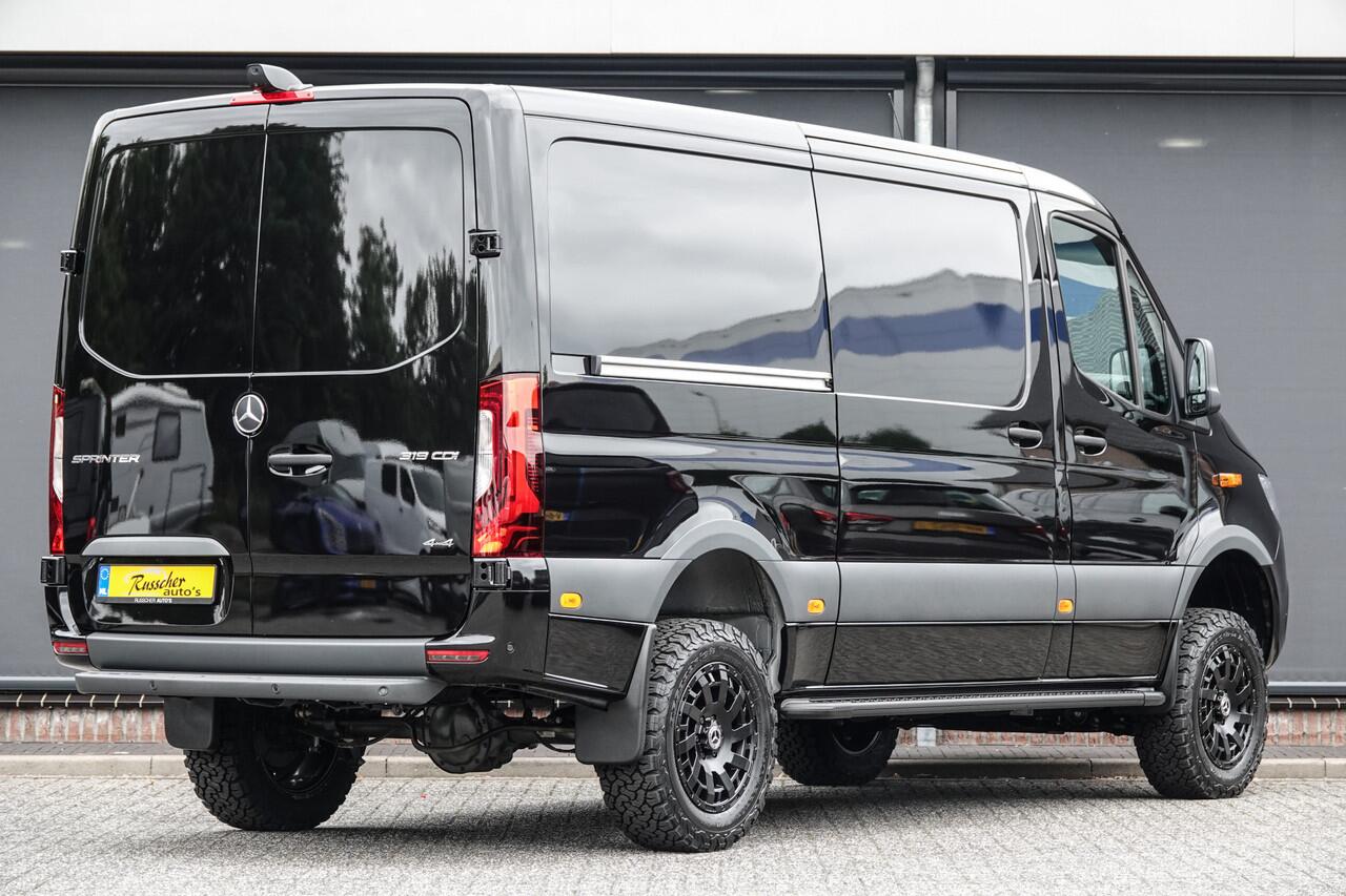 Mercedes-Benz SPRINTER 4x4 319Cdi 190Pk 9G-tronic | L2H1 | 2x Schuifdeur | 4WD | AWD | Bullbar | Treeplanken | 18'' All Terrain | Obsidian Black