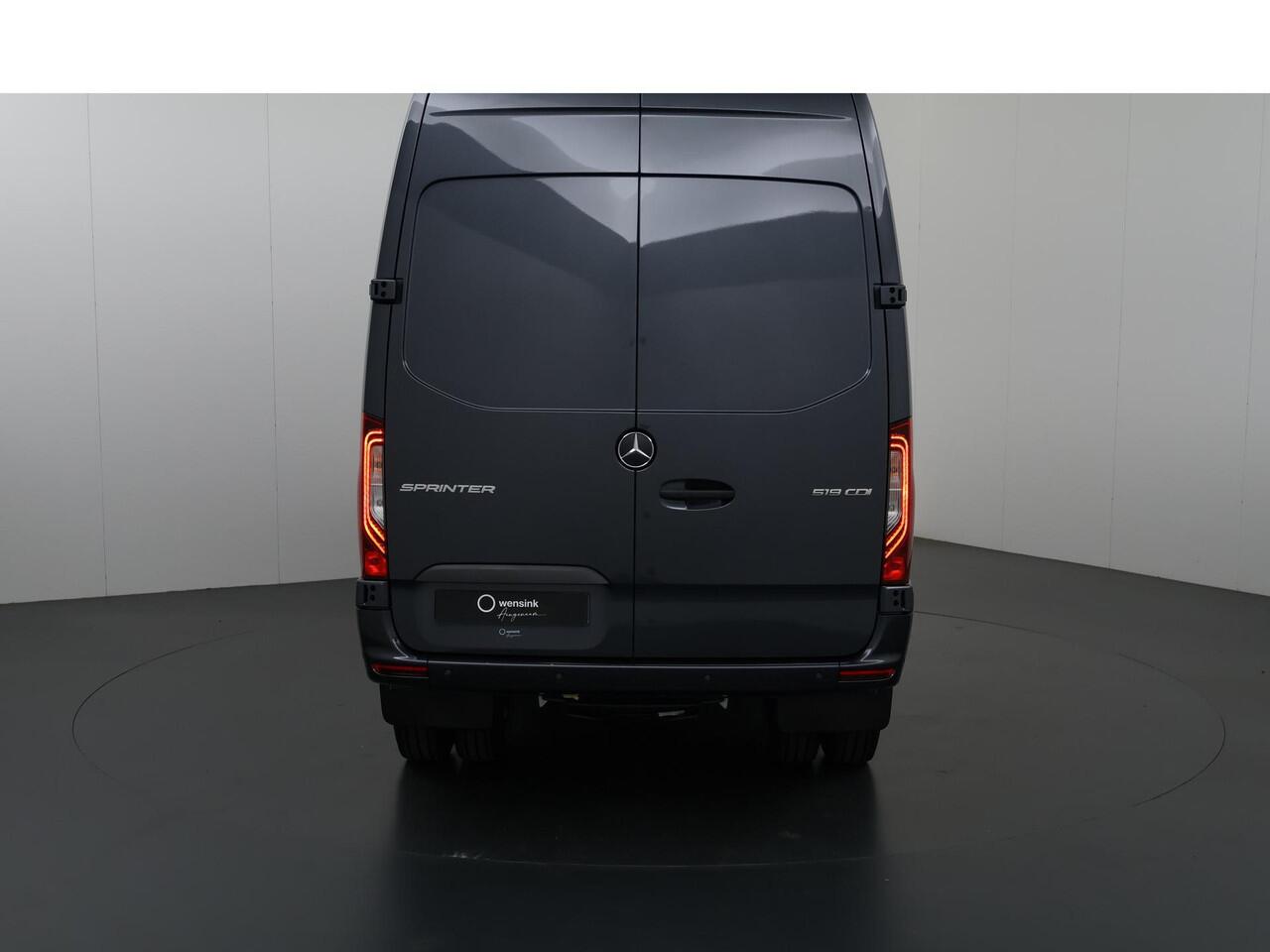 Mercedes-Benz SPRINTER 519 CDI L2 H2 SELECT | 5.0 T | 5000 GVW | N2 | AUTOMAAT | 3500KG AHW VOORBEREIDING | ACHTERUIRIJCAMERA | ADAPTIVE CRUISE | DODEHOEKDETECTIE | STOELVERWARMING | BOM VOL OPTIES | LED LAMPEN
