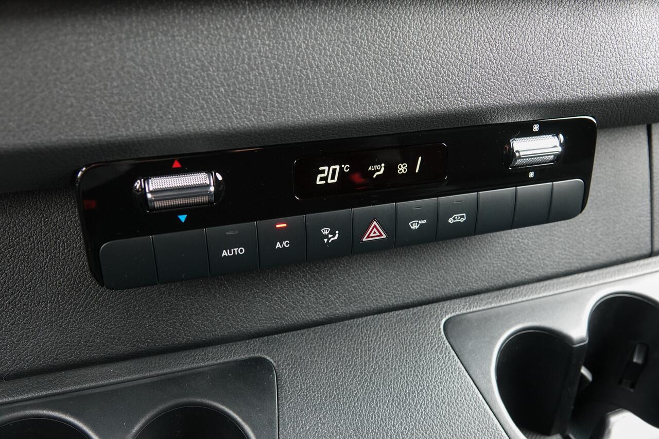 Mercedes-Benz SPRINTER 4x4 319Cdi 190Pk 9G-tronic | L2H1 | 2x Schuifdeur | 4WD | AWD | Bullbar | Treeplanken | 18'' All Terrain | Obsidian Black