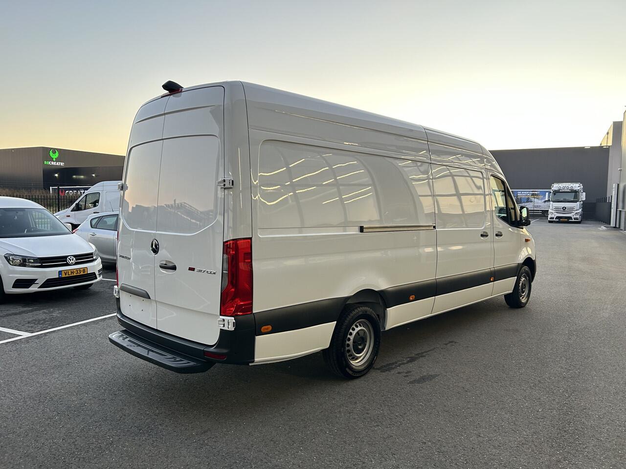 Mercedes-Benz SPRINTER 317 CDI L3 H2 MBUX / 360 Camera / Geveerde stoel / Navigatie / Cruise control / Airco / 270 Graden achterdeuren
