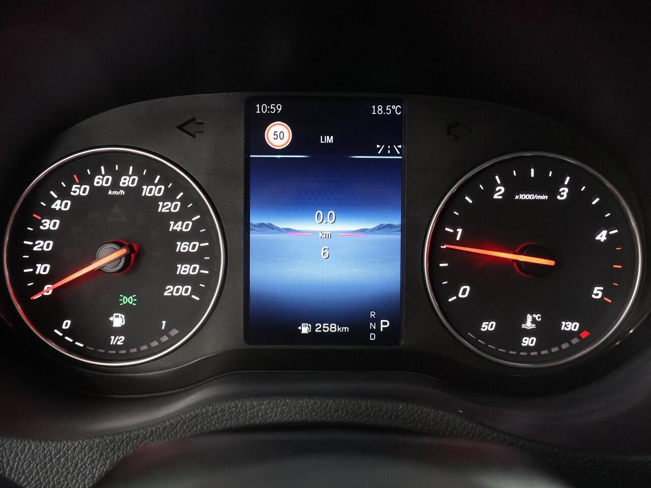 Mercedes-Benz SPRINTER 319 CDI L2 H2 RWD Select | Achteruitrijcamera | Airco | Cruise Control | Apple Carplay | LED Koplampen | Distronic Adaptieve Cruise Control | Navigatie