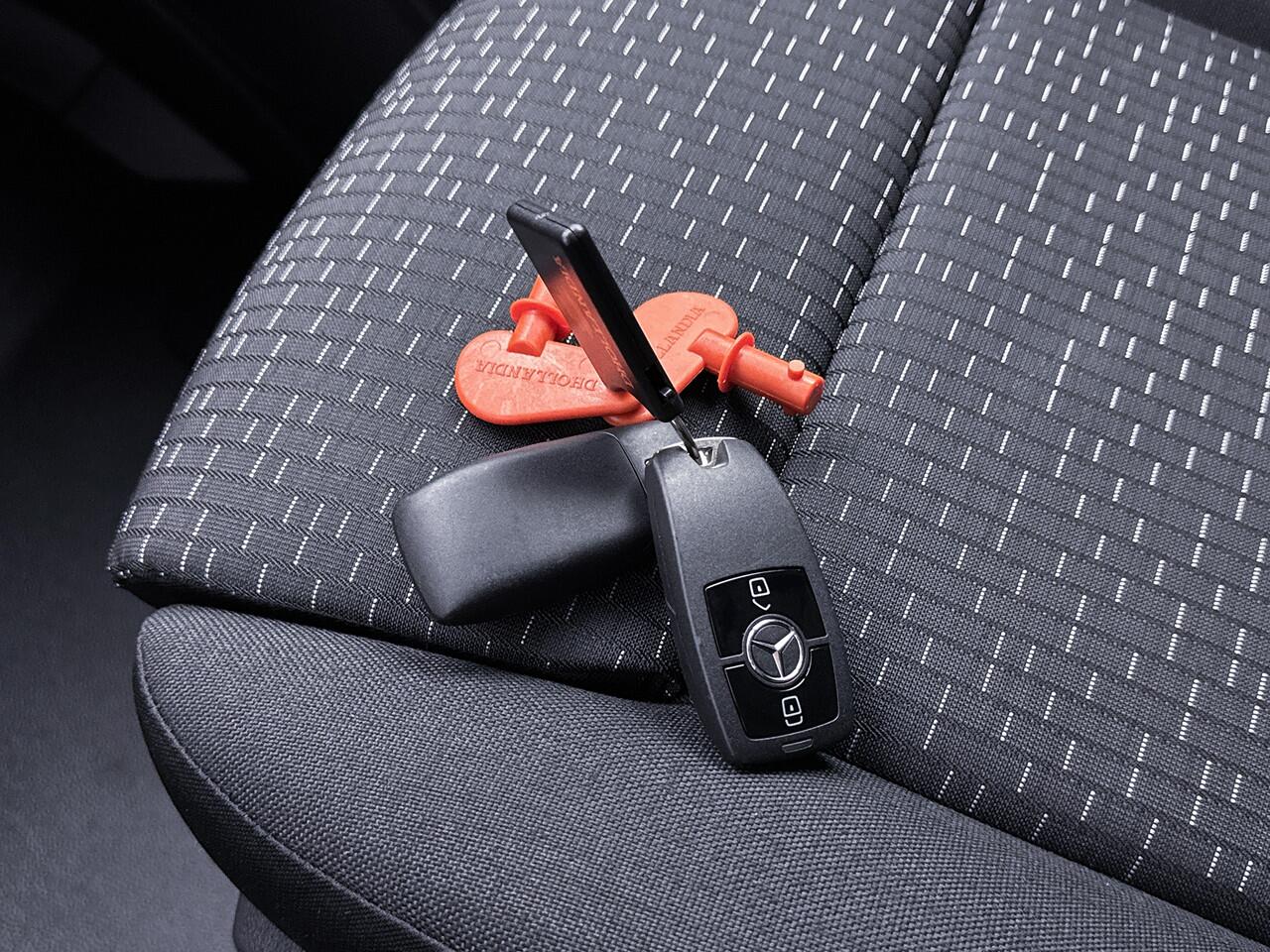 Mercedes-Benz SPRINTER 317 Bakwagen D'Hollandia Laadklep 1000KG 10.25 MBUX Led Koplampen 9G Automaat