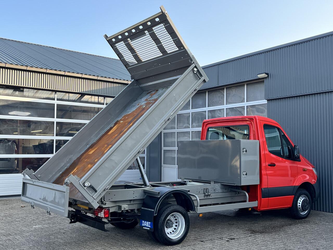 Mercedes-Benz SPRINTER 514 2.2 CDI Kipper Airco Trekhaak 3500kg trekgewicht Telefoonverbinding 3-Persoons Gereedschapskist Kieper Open laadbak Bpm vrij voor particulier gebruik!!