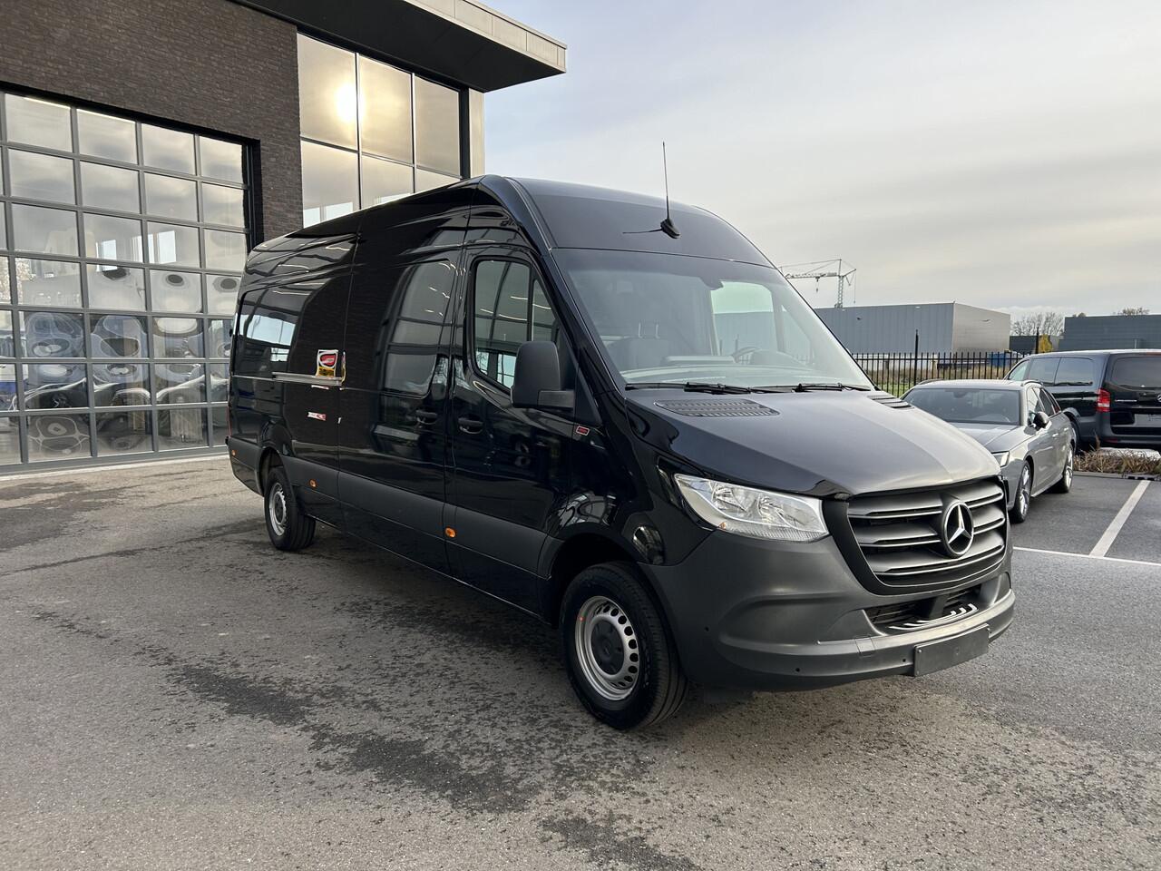 Mercedes-Benz SPRINTER 317 CDI L3 H2 MBUX / Camera / Parkeersensoren / Carplay navigatie / Cruise control / Airco / 270 Graden achterdeuren