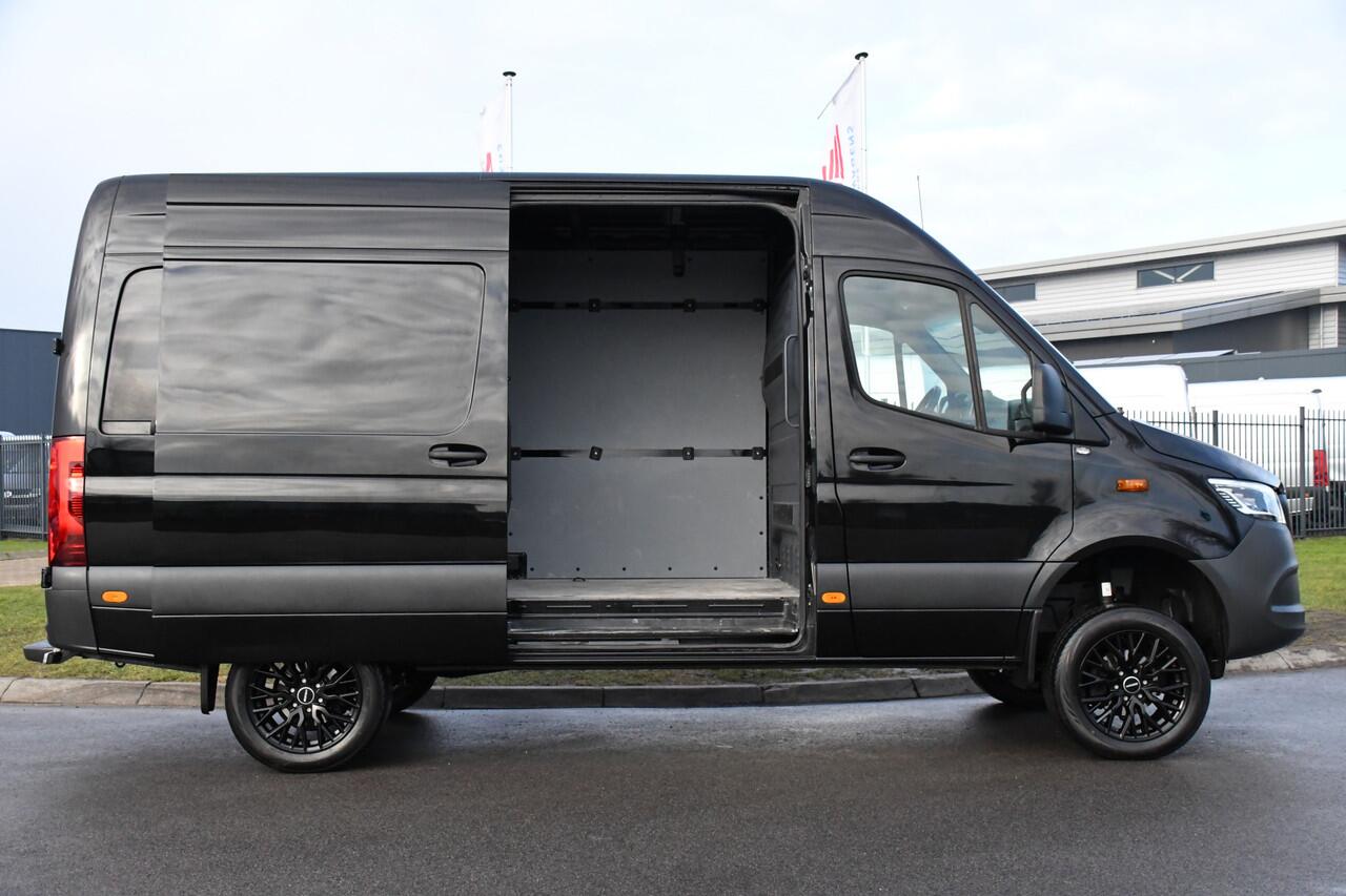 Mercedes-Benz SPRINTER 319 1.9 CDI L2H2 4x4 Black Edition Camera, Cruise, Carplay, LED, 190pk, Automaat, 4Matic, Multimedia, Uniek!