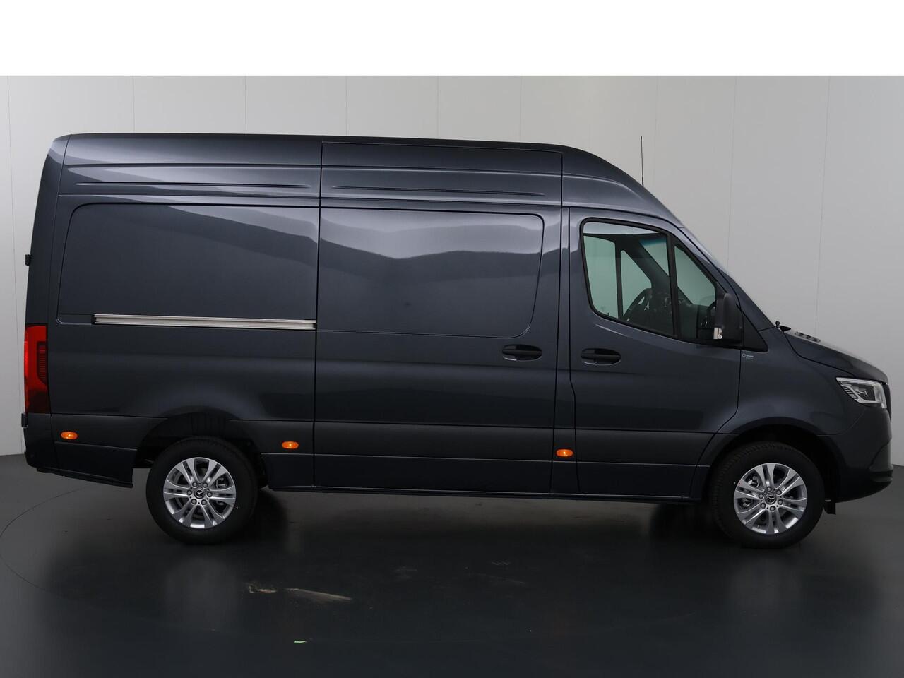 Mercedes-Benz SPRINTER 319 CDI | L2 H2 | 190 PK | RWD | AUT. | 3500 KG AHW | LED | METALLIC | CRUISE CONTROL | AIRCO | BUMPERS IN KLEUR | MBUX | 3-ZITS