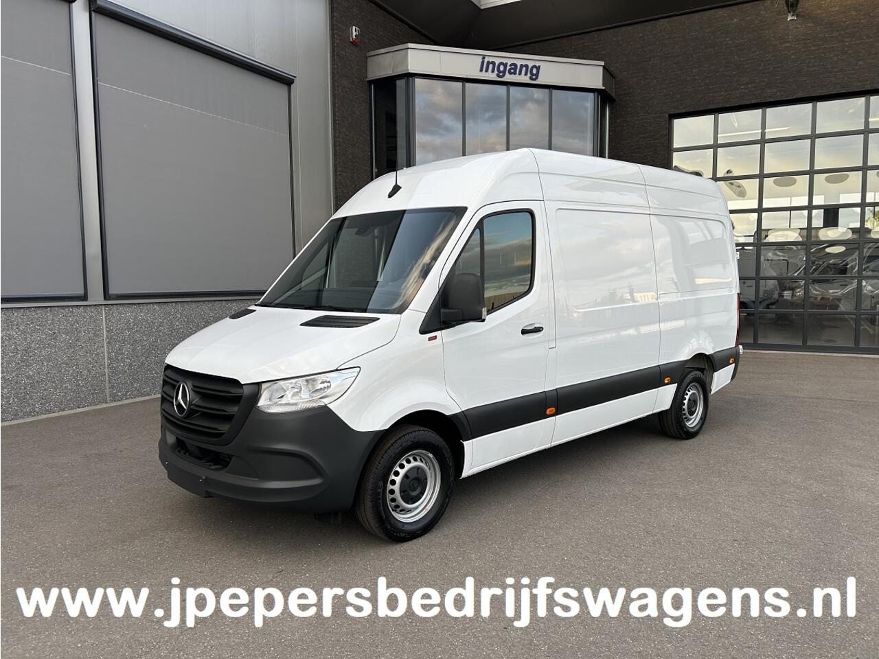 Mercedes-Benz SPRINTER 317 CDI L2 H2 Trekhaak / MBUX / Navigatie / Camera / Cruise control / Airco / 270 Graden achterdeuren