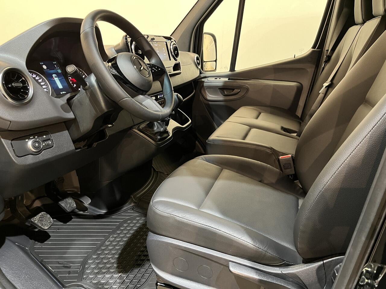 Mercedes-Benz SPRINTER 317 CDI L2 Pro RWD / Euro 6 / Trekhaak 3500 KG / Airco / Cruise Control / Camera / CarPlay / 18 KM !!!