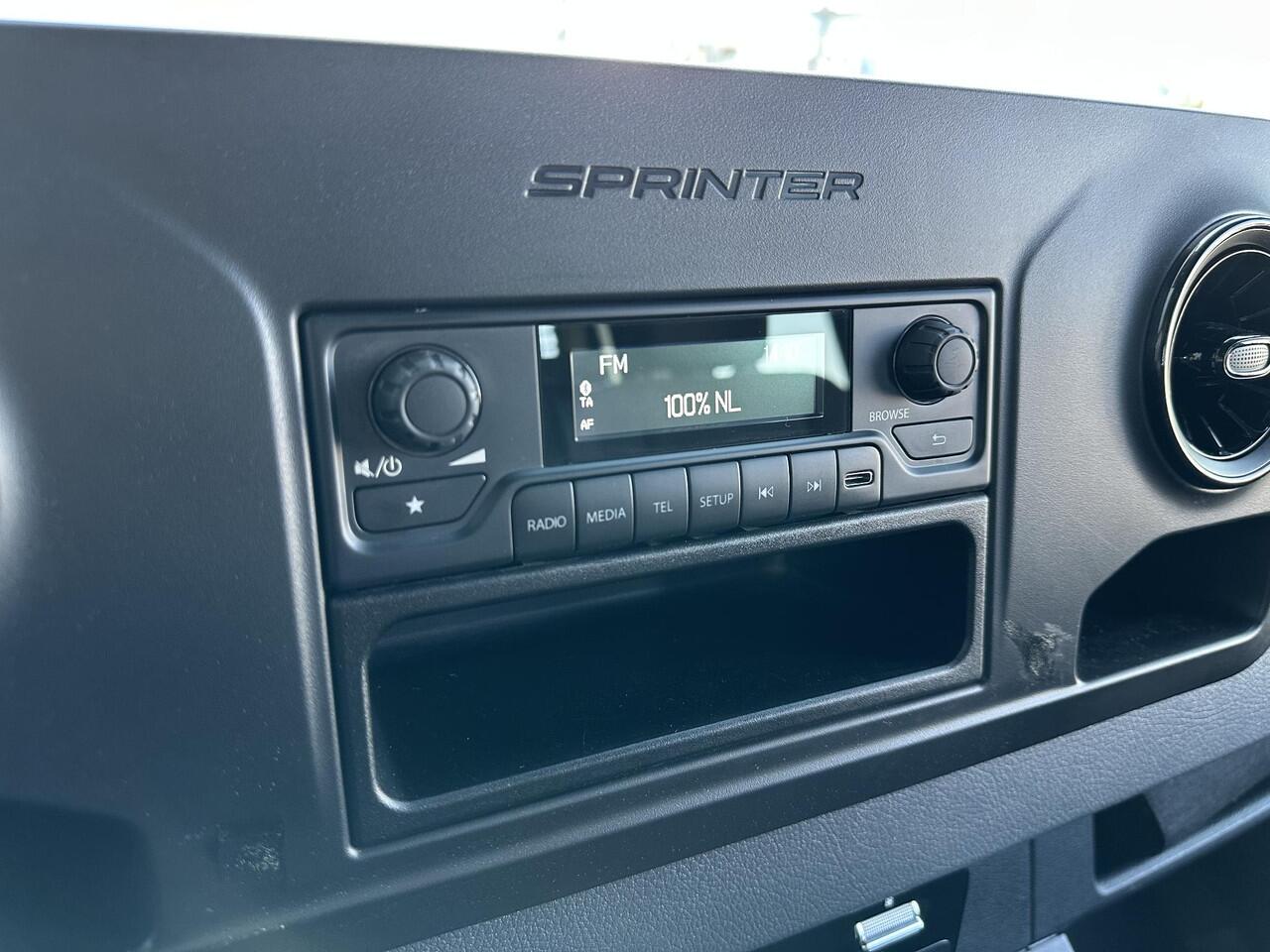 Mercedes-Benz SPRINTER 317 CDI Pick-up 7-Persoons Trekhaak 3500kg Open laadbak Dubbel Cabine