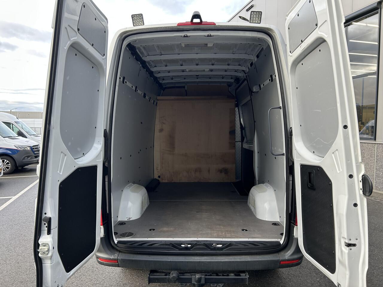 Mercedes-Benz SPRINTER 317 CDI L2 H2 2800KG Trekhaak / MBUX / Camera / Navigatie / Stand kachel / Airco / 270 Graden achterdeuren