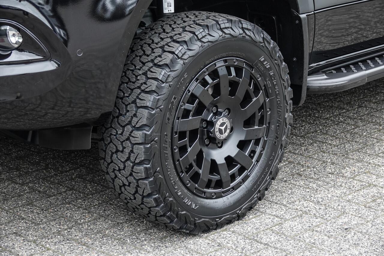 Mercedes-Benz SPRINTER 4x4 319Cdi 190Pk 9G-tronic | L2H1 | 2x Schuifdeur | 4WD | AWD | Bullbar | Treeplanken | 18'' All Terrain | Obsidian Black