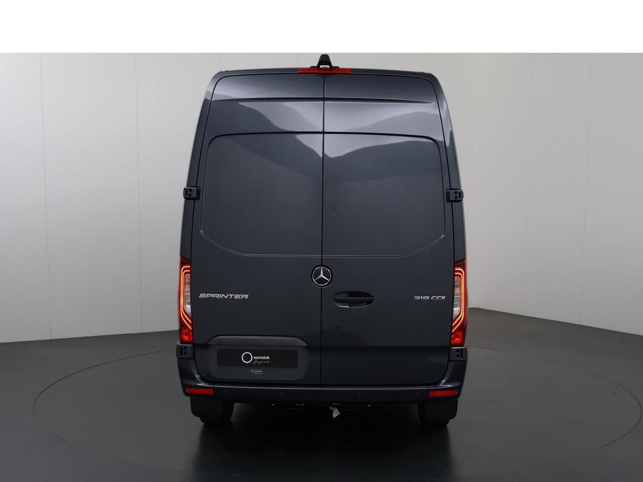 Mercedes-Benz SPRINTER 319 CDI L2 H2 RWD Select | Achteruitrijcamera | Airco | Cruise Control | Apple Carplay | LED Koplampen | Distronic Adaptieve Cruise Control | Navigatie |