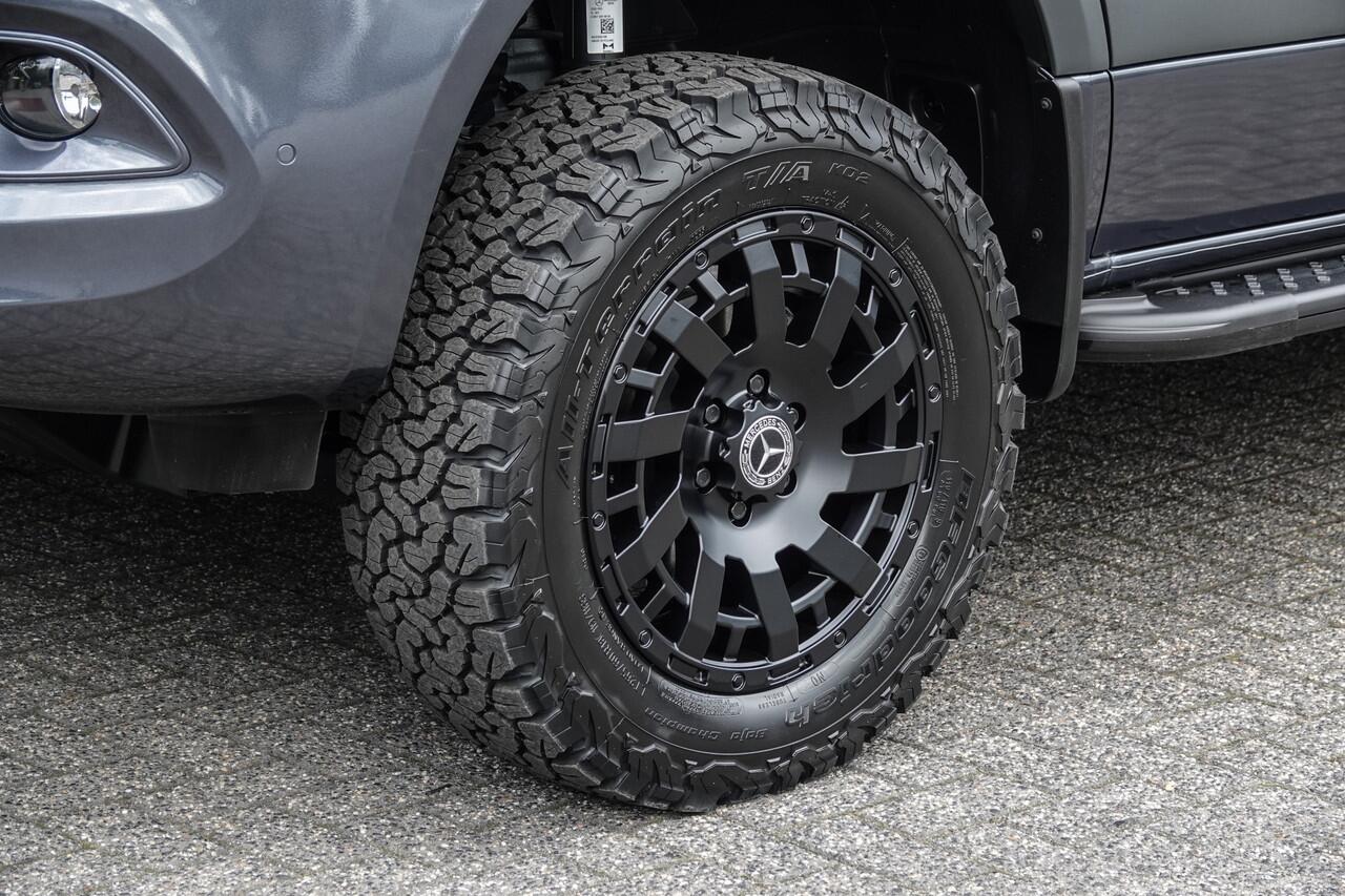 Mercedes-Benz SPRINTER 4x4 319Cdi 190Pk 9G-tronic | L2H2 | 2x Schuifdeur | Stoel-Bank | Leder | 4WD | AWD | Bullbar | Treeplanken | 18'' All Terrain | Tenoriet Grijs