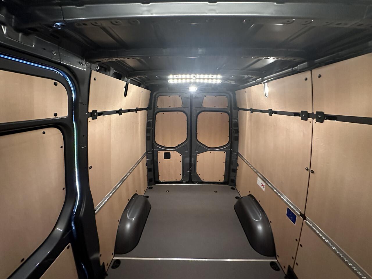 Mercedes-Benz SPRINTER 315 1.9 CDI L2 Pro HD | Camera | Adaptive Cruise | Apple CarPlay/Android Auto | Vierseizoenbanden