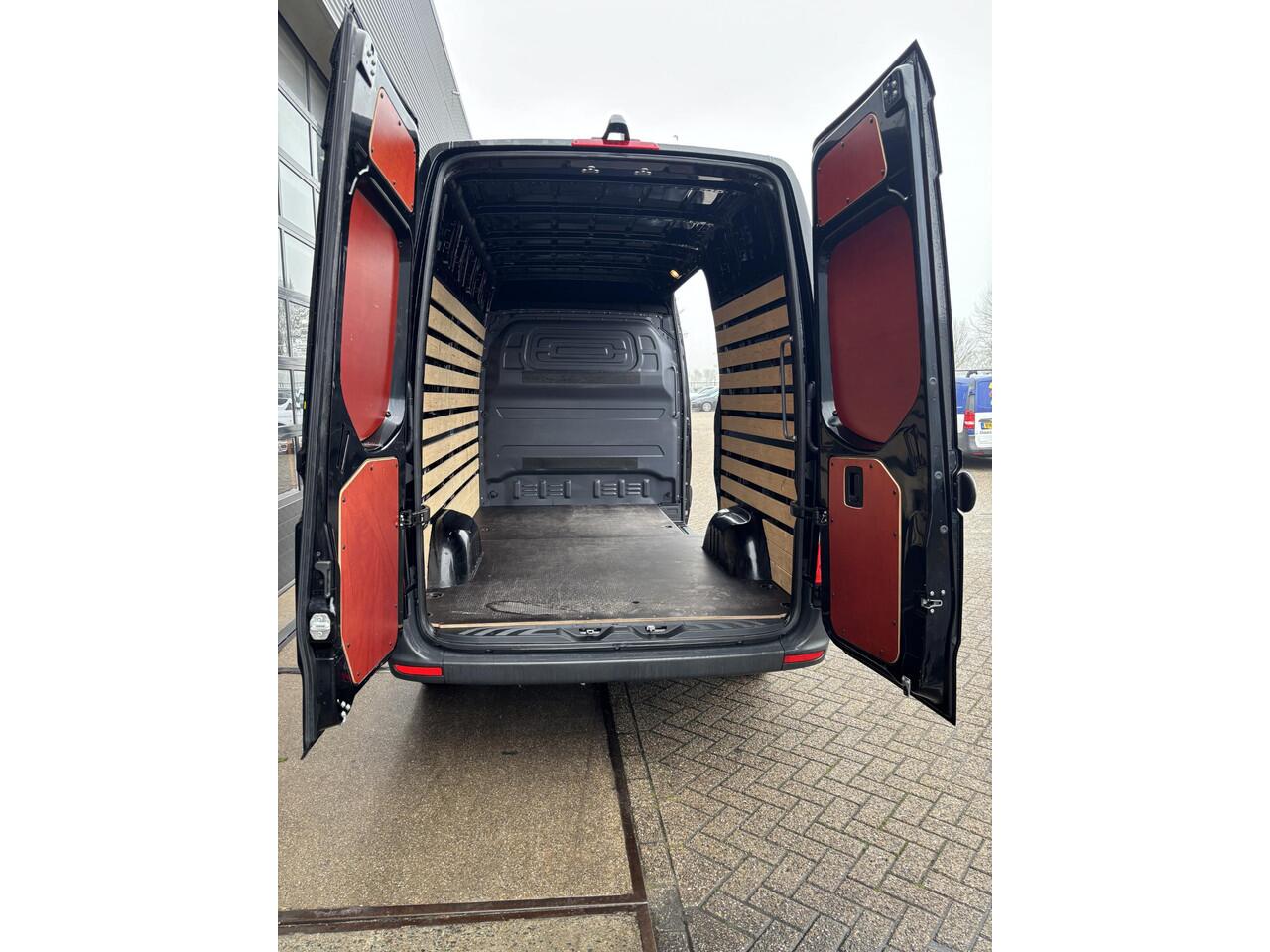 Mercedes-Benz SPRINTER 315 1.9 CDI L2H2 RWD