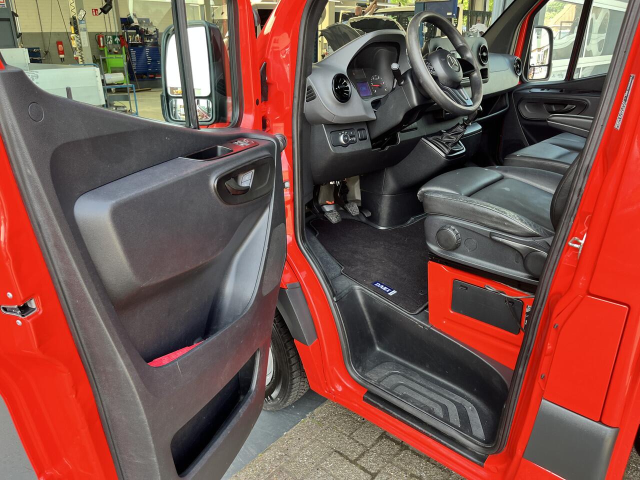 Mercedes-Benz SPRINTER 514 2.2 CDI Kipper Airco Trekhaak 3500kg trekgewicht Telefoonverbinding 3-Persoons Gereedschapskist Kieper Open laadbak Bpm vrij voor particulier gebruik!!