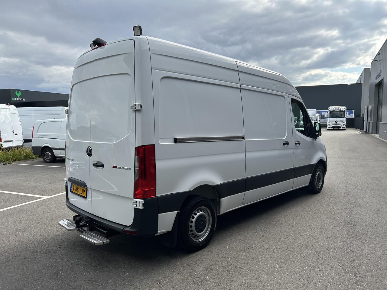Mercedes-Benz SPRINTER 314 CDI L2 H2 MBUX / Trekhaak / Stand kachel / Camera / Navigatie / Cruise control / Airco / 270 Graden achterdeuren
