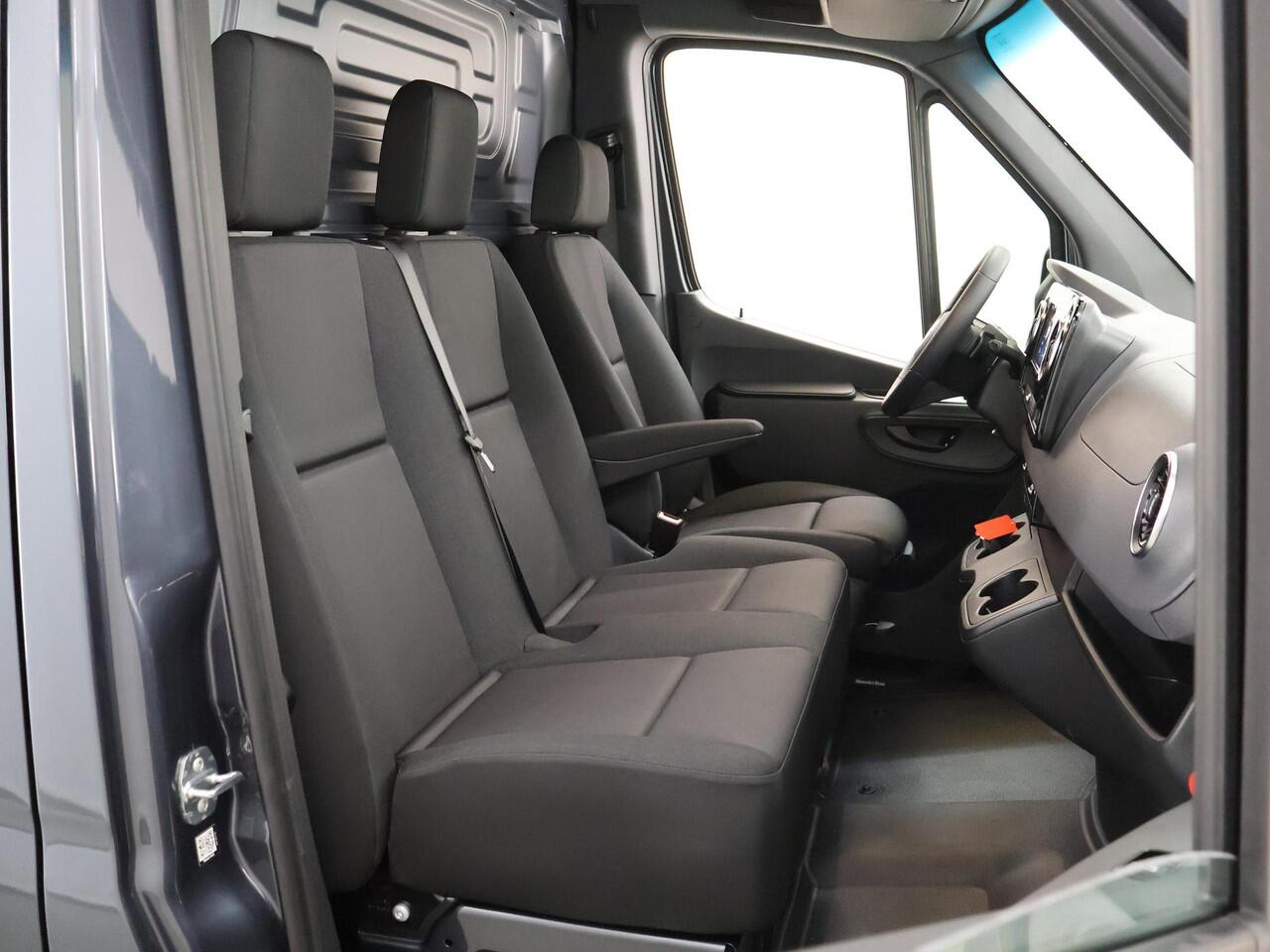 Mercedes-Benz SPRINTER 315 CDI | L2 H2 | Aut. | RWD | PRO | BPM VRIJ! | 3500 KG AHW | CARPLAY | ANDROID AUTO | 3-ZITS | CRUISE | CAMERA | AIRCO | SPOORASSISTENT | DODEHOEKDETECTIE | METALLIC