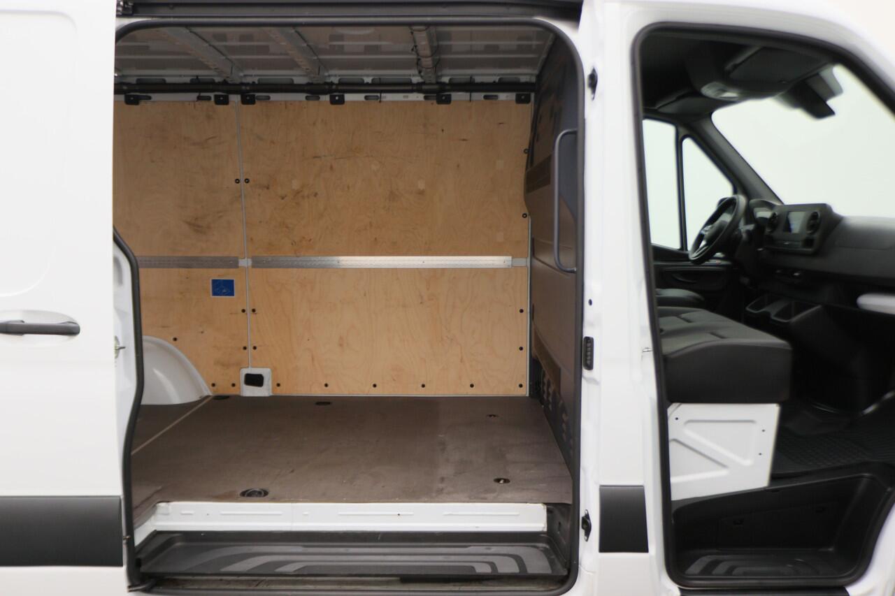 Mercedes-Benz SPRINTER 317 CDI Aut. L2H1 Leer, 3-Zits, Camera, Standkachel, Apple Carplay, Cruise, DAB